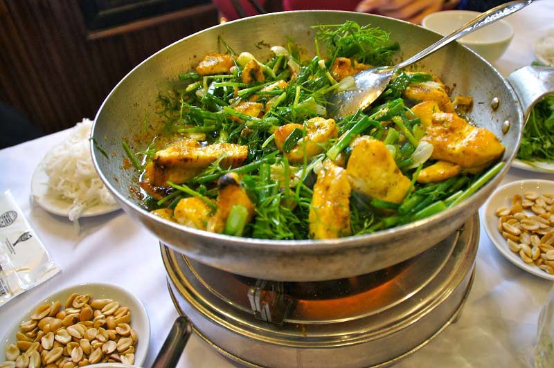 Chả cá Lã Vọng: Cả con phố dành riêng cho một món ăn đặc biệt