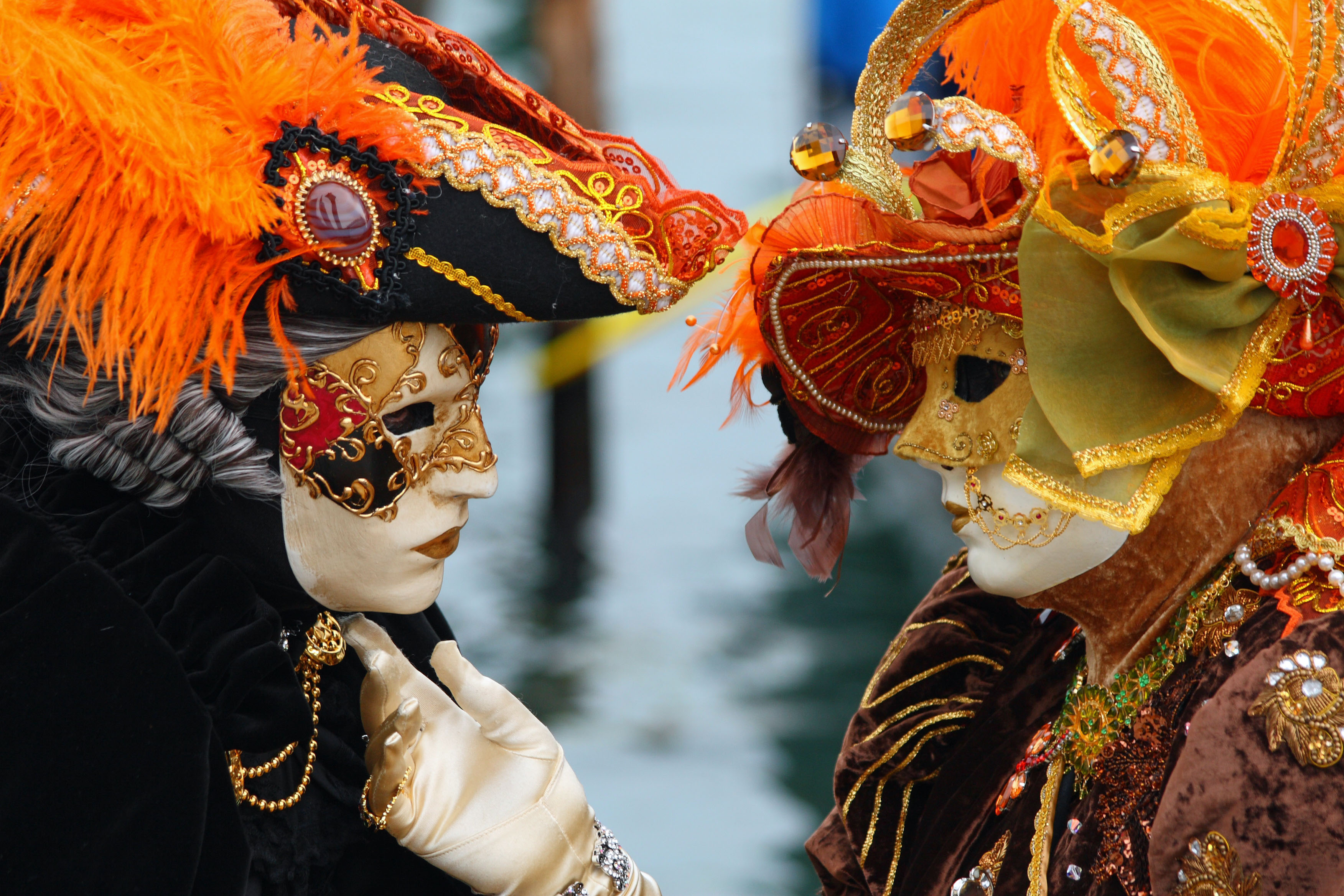 Venice_Carnival_-_Masked_Lovers_%282010%29.jpg