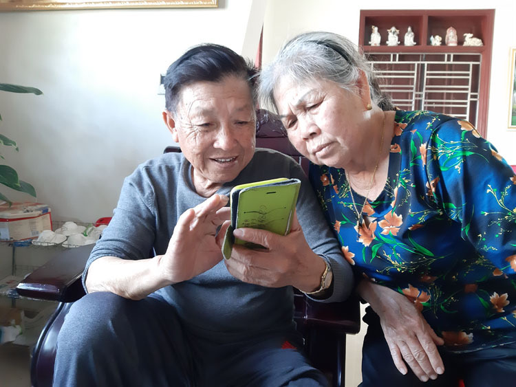  Vợ chồng Thúc có bốn con gái, một con trai, trong đó, hai con gái thứ 3 và thứ 4 lấy chồng Đài Loan, gửi ngoại tệ về, giúp thay đổi cuộc sống gia đình. Ảnh: Phạm Nga.