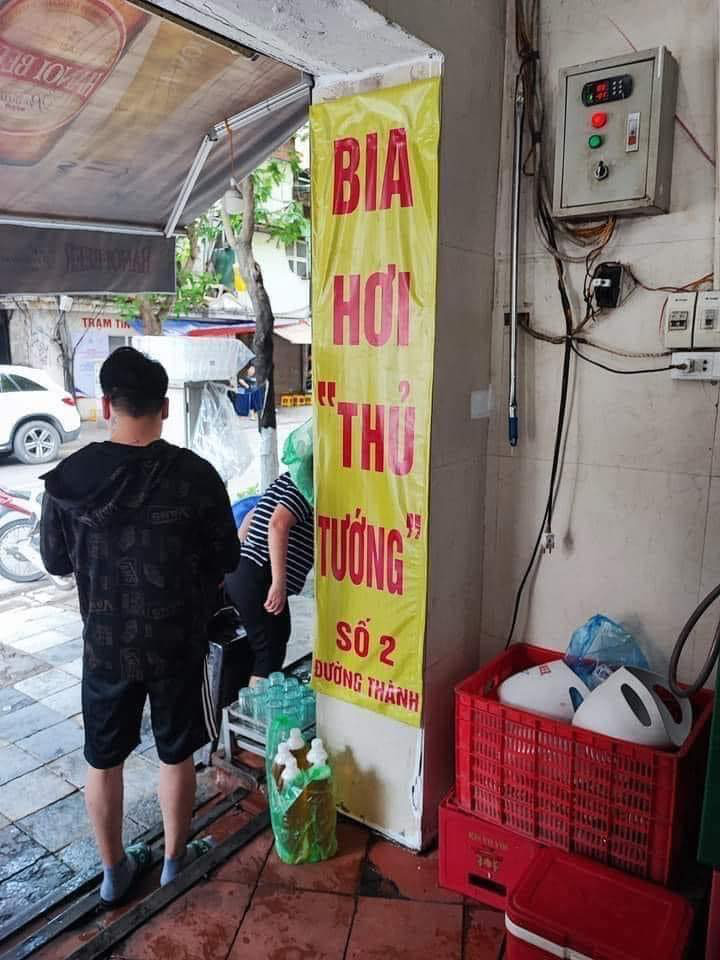 Sau khi thủ tướng Úc đến uống bia hơi thì...