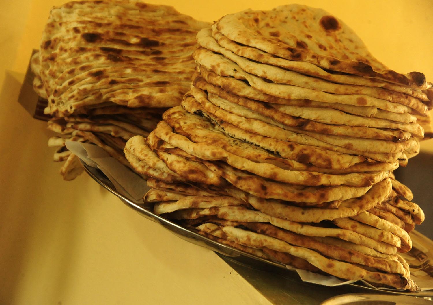 Bread_of_Afghanistan_in_2010.jpg