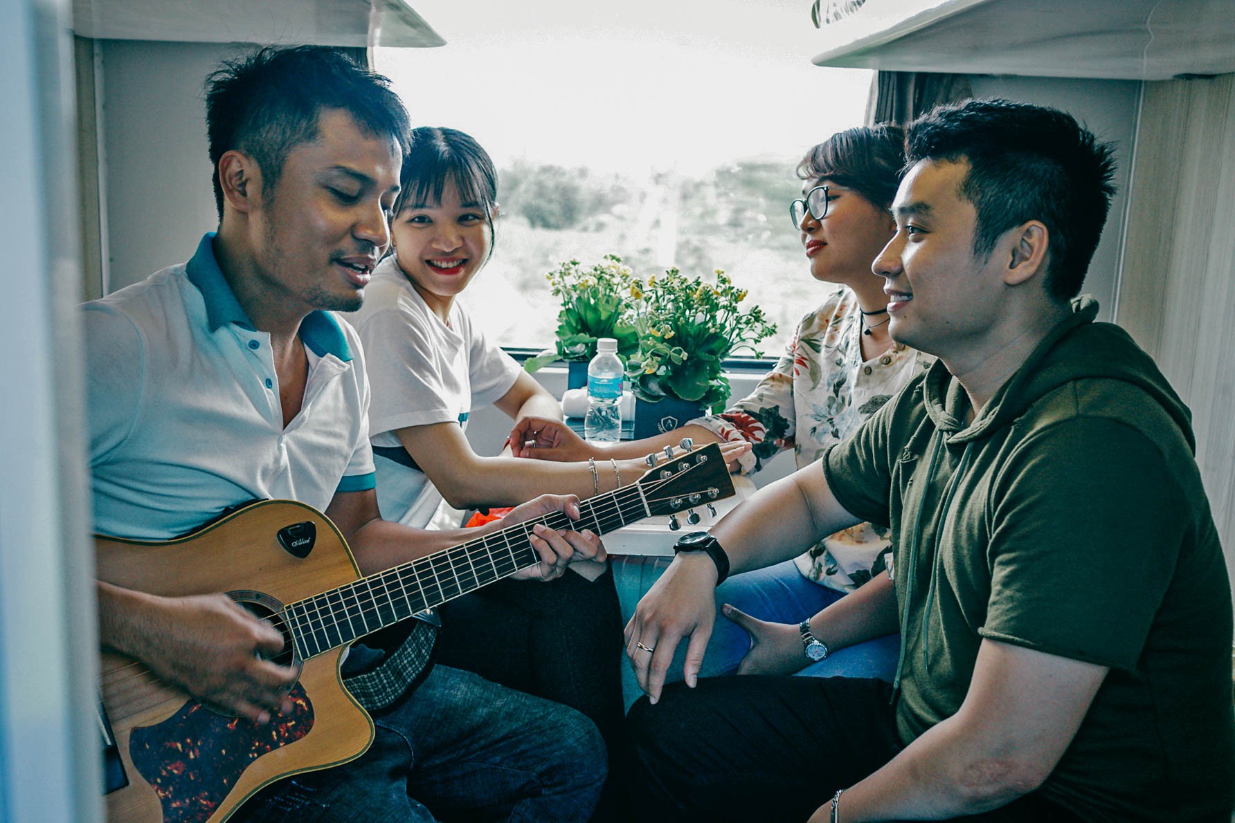 Trải nghiệm du lịch thật khác lạ và đẳng cấp bằng tàu hỏa - Ảnh 1.