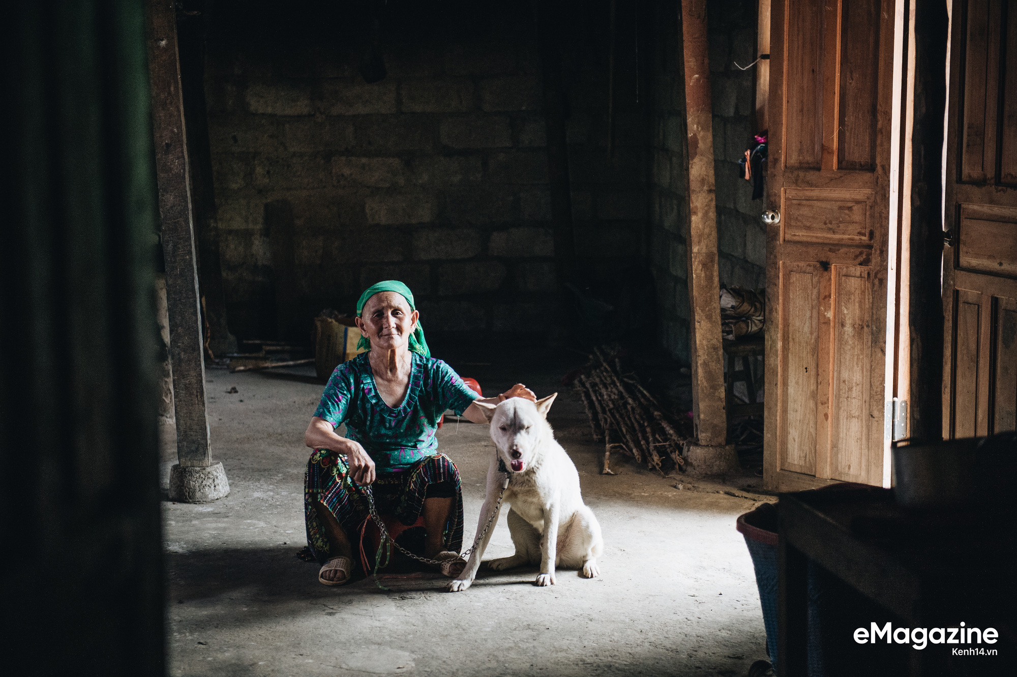 Cuộc đoàn tụ của cụ bà và con chó Cưng ở Hà Giang: Chó về rồi, bà không khóc nữa - Ảnh 2.