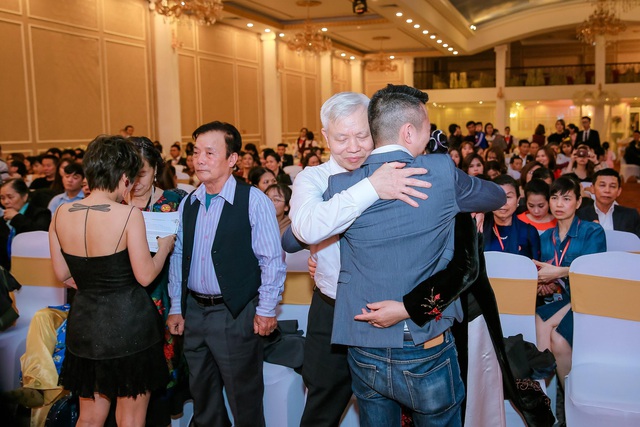 Thương hiệu Việt tổ chức gala cuối năm bằng 500 lá thư tay xúc động - Ảnh 2.