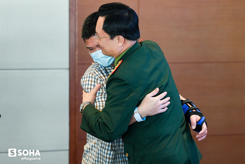 Đòn cân não phía sau ca mổ ở Việt Nam đi vào lịch sử y học thế giới - Ảnh 23.