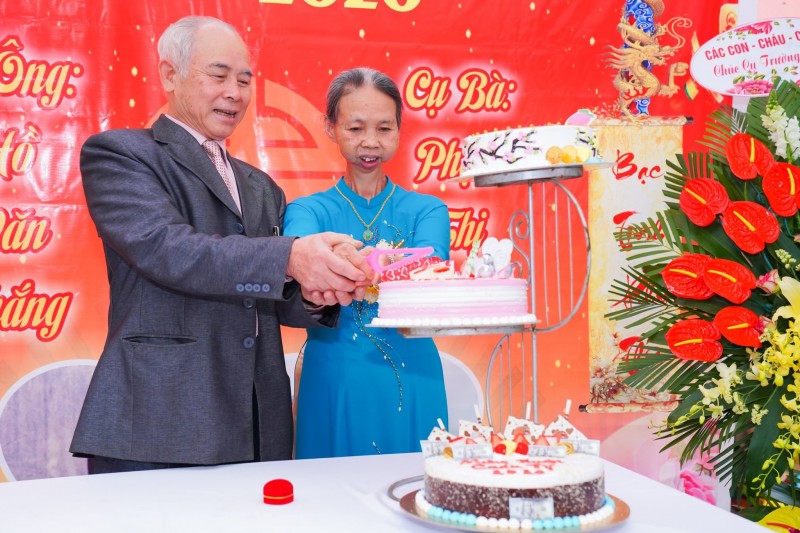 ca m do ng dam cuoi vang cua cu ba mac benh ung thu o ha noi