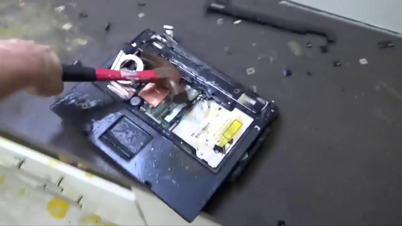 Thánh đập phá máy tính" - Howtobasic (Vietsub) - YouTube