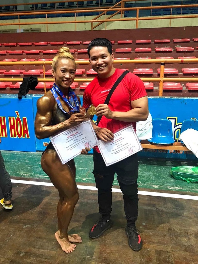 Chuyện tình của cô gái xinh xắn, sở hữu cơ bắp cuồn cuộn - 3