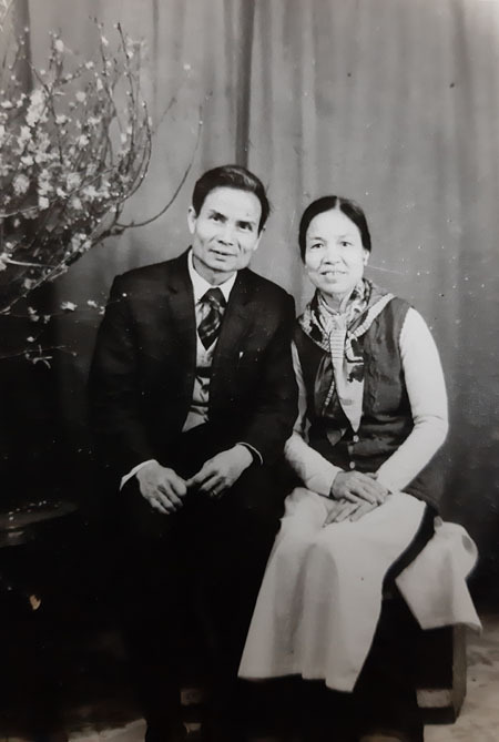 Vợ chồng cụ Nguyễn Thị Tề và chồng trong Tết truyền thống cách đây hơn 4 thập kỷ. Ảnh: Gia đình cung cấp.
