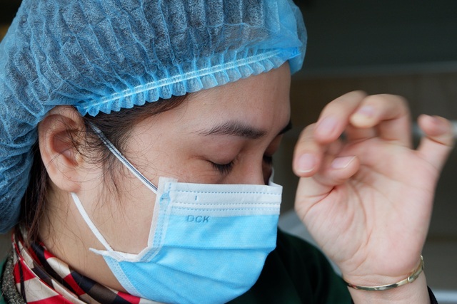 Nữ điều dưỡng tuyến đầu chống dịch và những lần lòng quặn thắt vì xa con - 4