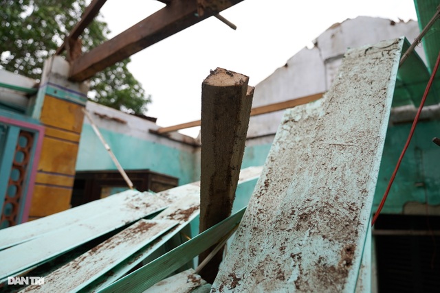 Phú Yên: “Bão dữ hất tung nhà, vợ chồng tôi ôm 2 con tìm nơi trú trong đêm” - 6