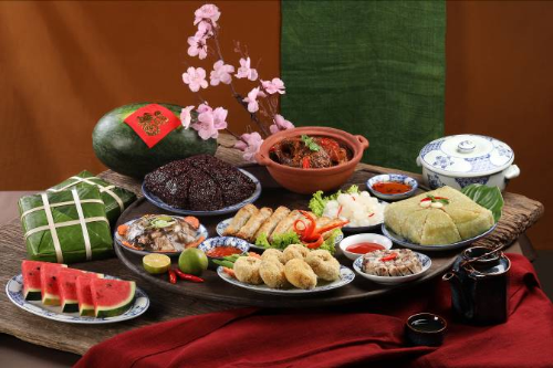 Tết miền Bắc không thể thiếu bánh chưng, gà luộc, thịt đông.